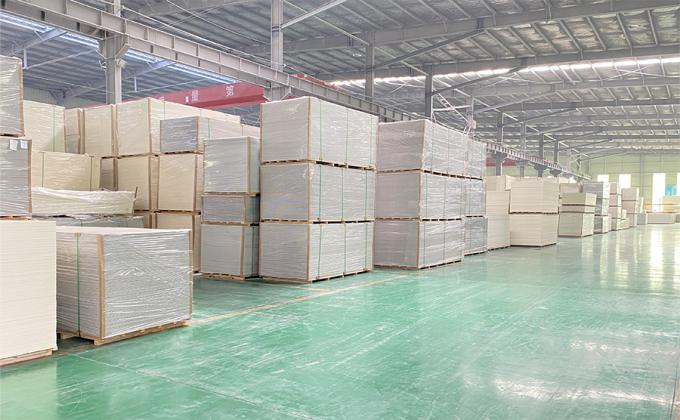 แผนผนัง SPC นวัตกรรมใหม่ 600*2440*4mm หินกันน้ํา พลาสติก สะอาดต่อสิ่งแวดล้อม 11